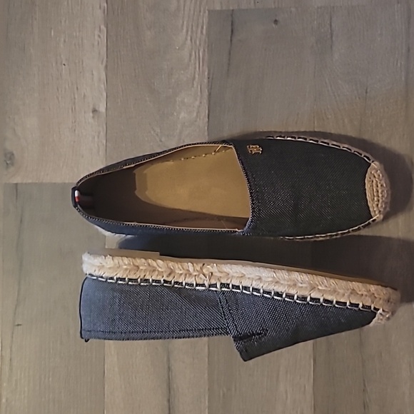 NWOT Tommy Hilfiger Slip-On Espadrille Shoes Size 8.5 - Picture 6 of 9